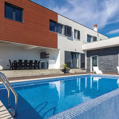 Holiday home 4 Bedroom Beautiful In Labin Vicani